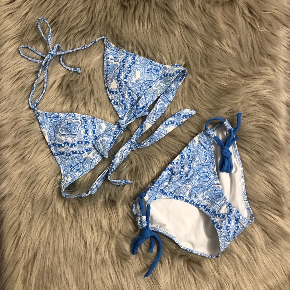 NWOT Vic secret paisley bikini bottoms